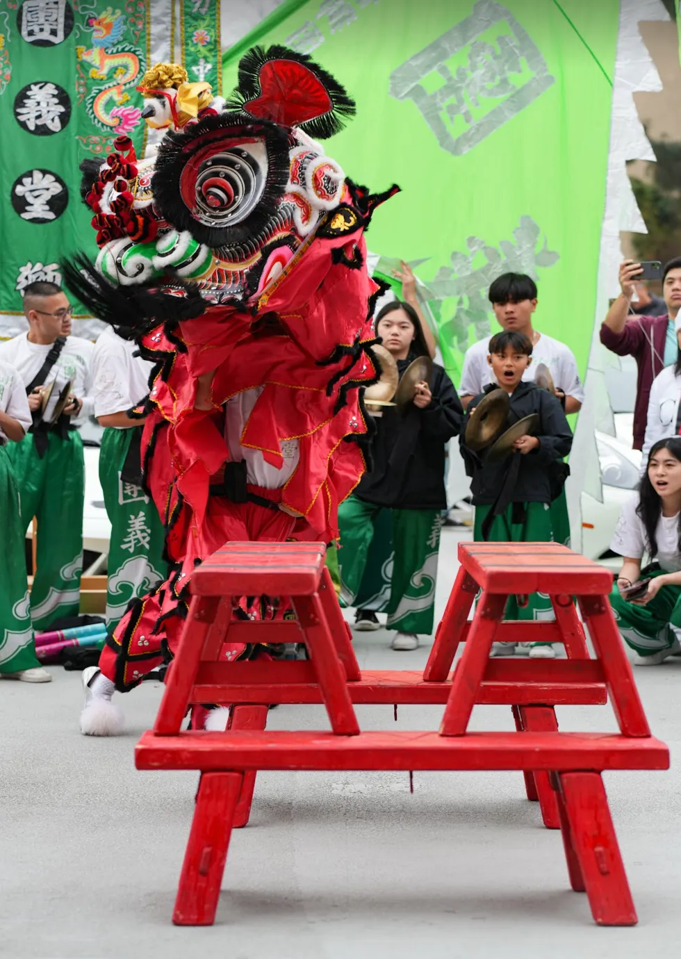 Acrobatic Benches -