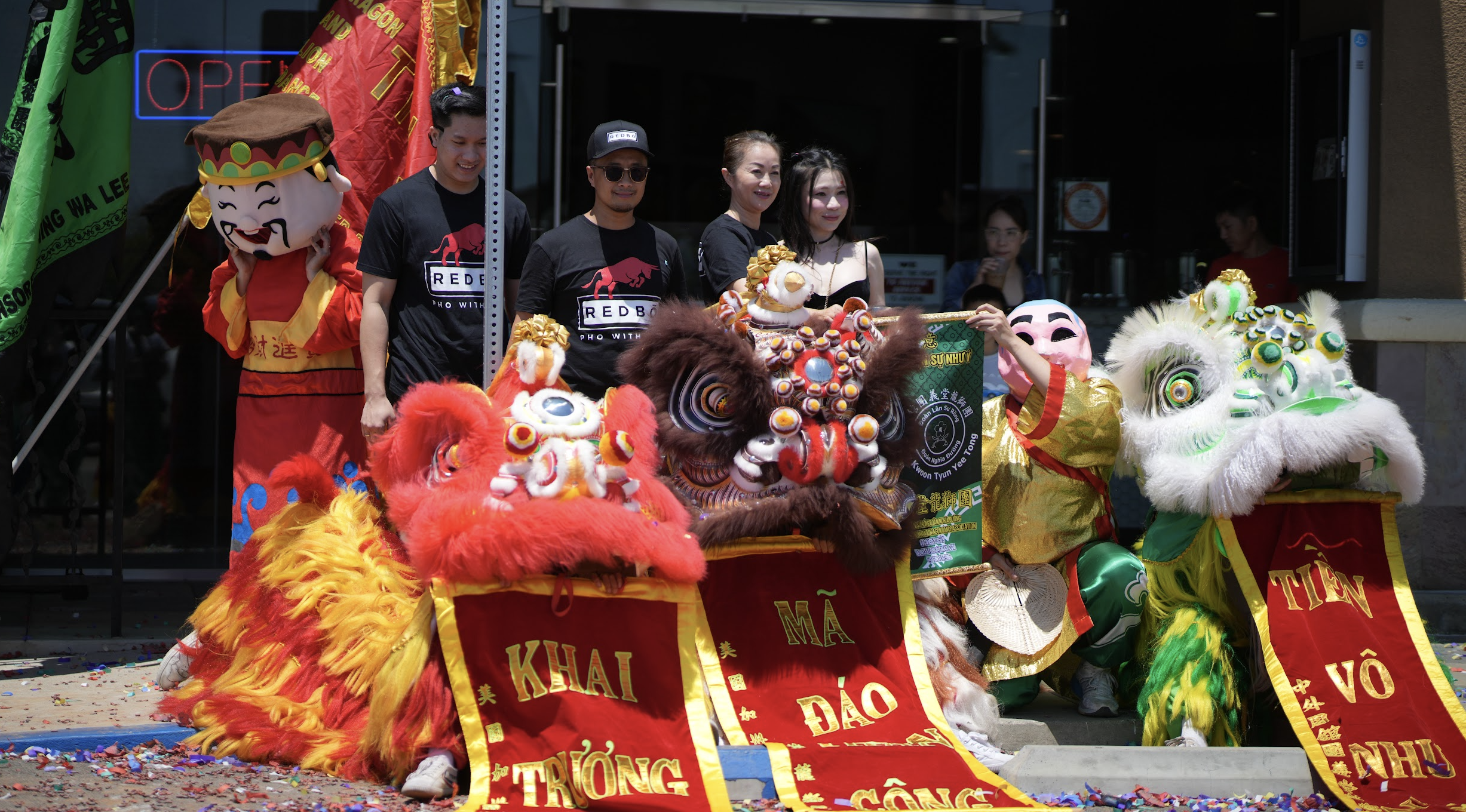 An image of Pho Red Bo's performane by Tyun Yee Tong