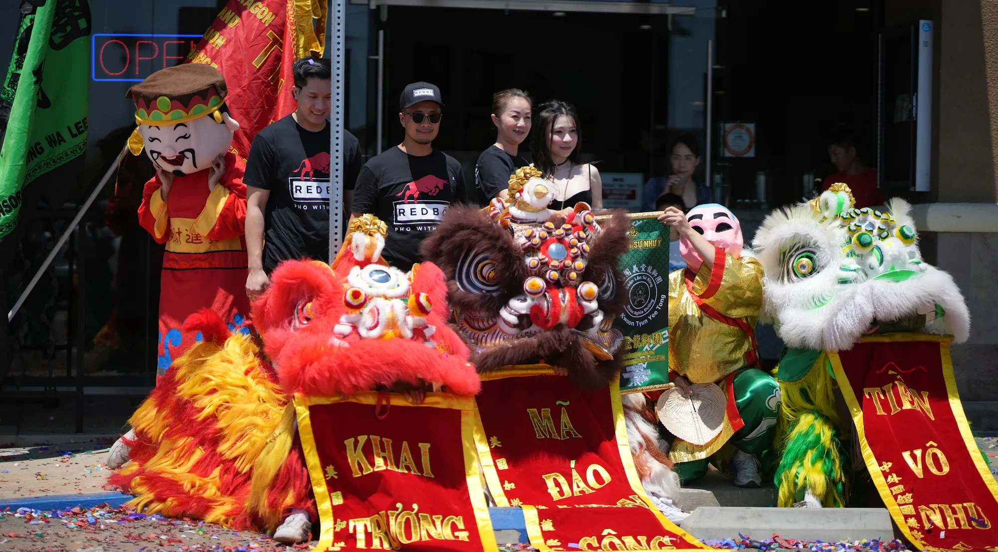 An image of Pho Red Bo's performane by Tyun Yee Tong